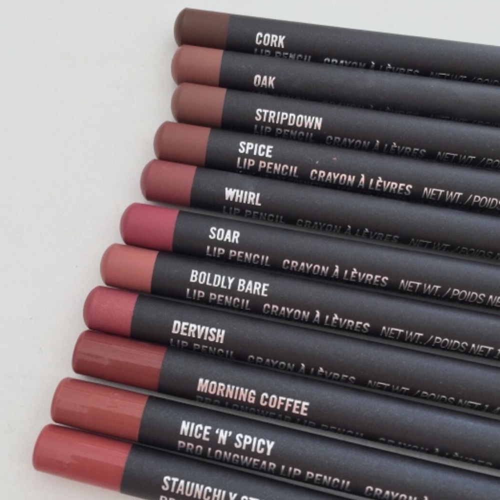 SOLD - MAC LIP LINER
